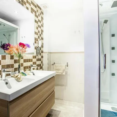 Villa In Playa Blanca Sleeps 10 With Pool Air Con And Wifi *