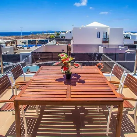 In Playa Blanca Sleeps 10 With Pool Air Con And Wifi