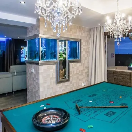 Villa In Playa Blanca Sleeps 10 With Pool Air Con And Wifi *