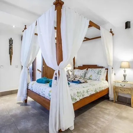 Villa In Playa Blanca Sleeps 10 With Pool Air Con And Wifi Playa Blanca (Lanzarote)
