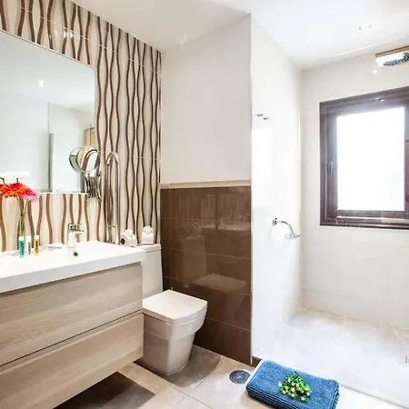 Villa In Playa Blanca Sleeps 10 With Pool Air Con And Wifi *