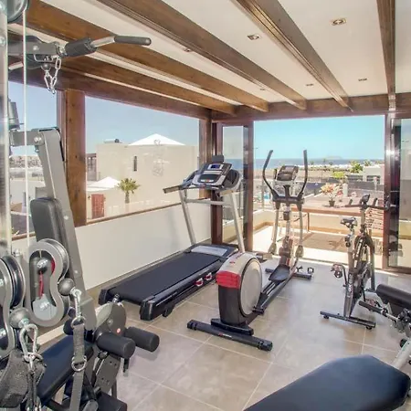 In Playa Blanca Sleeps 10 With Pool Air Con And Wifi Villa Playa Blanca (Lanzarote)
