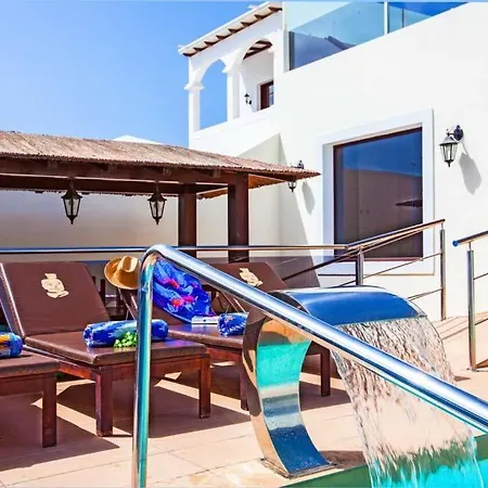 In Playa Blanca Sleeps 10 With Pool Air Con And Wifi פלאיה בלנקה