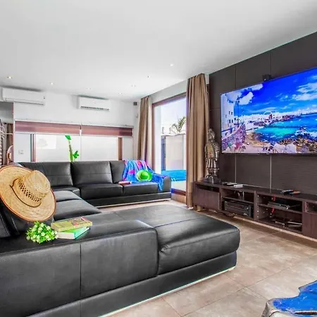 In Playa Blanca Sleeps 10 With Pool Air Con And Wifi * פלאיה בלנקה